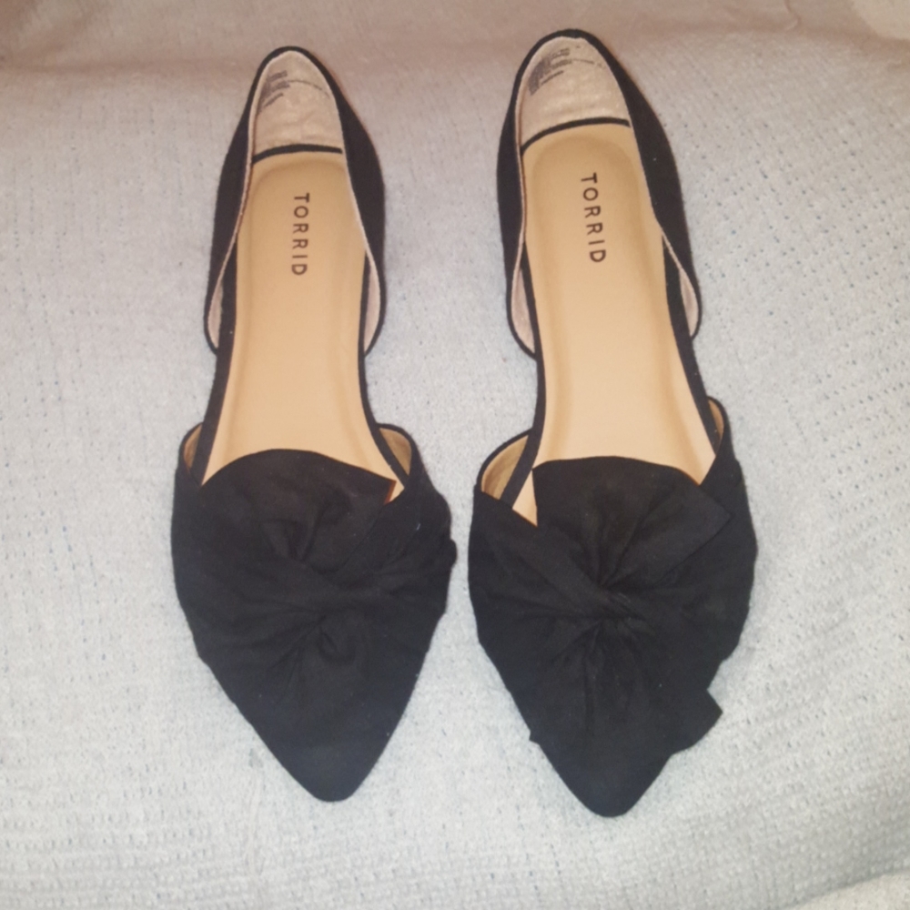 black flats w/bow